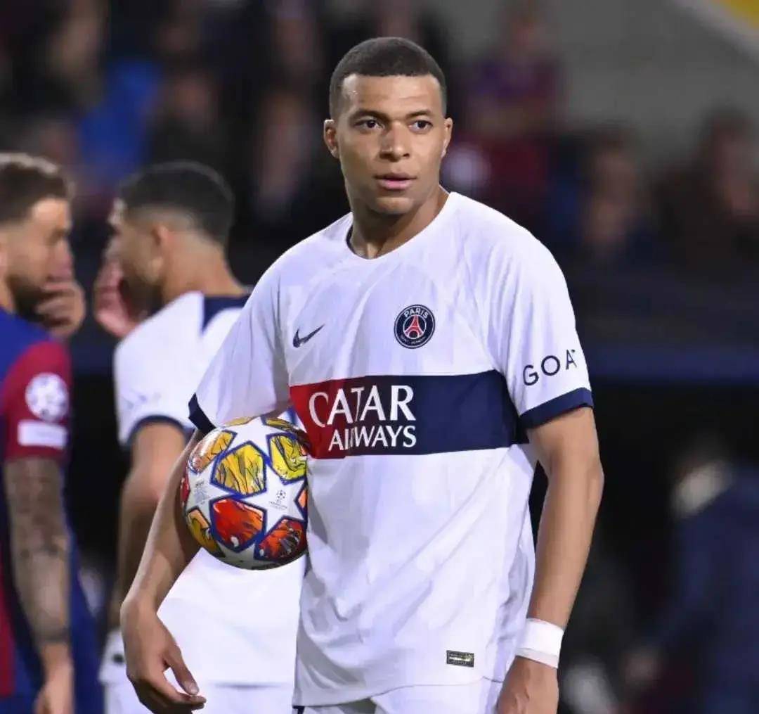 开云-姆巴佩官方宣布战术调整新规，巴塞罗那引发争议！