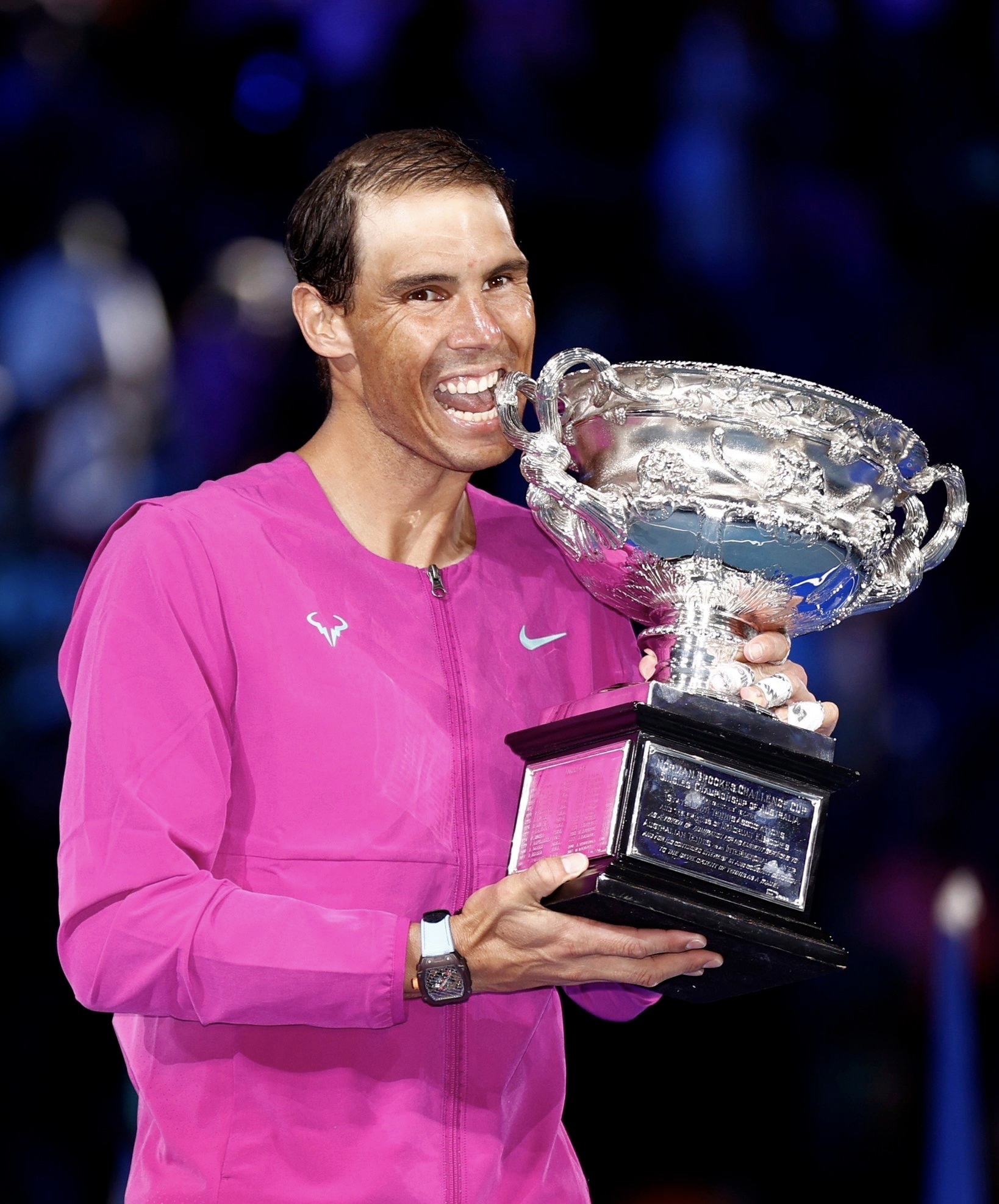 Kaiyun-纳达尔回归赛场，精彩发挥首场状态亮眼，公牛观众沸腾！的简单介绍